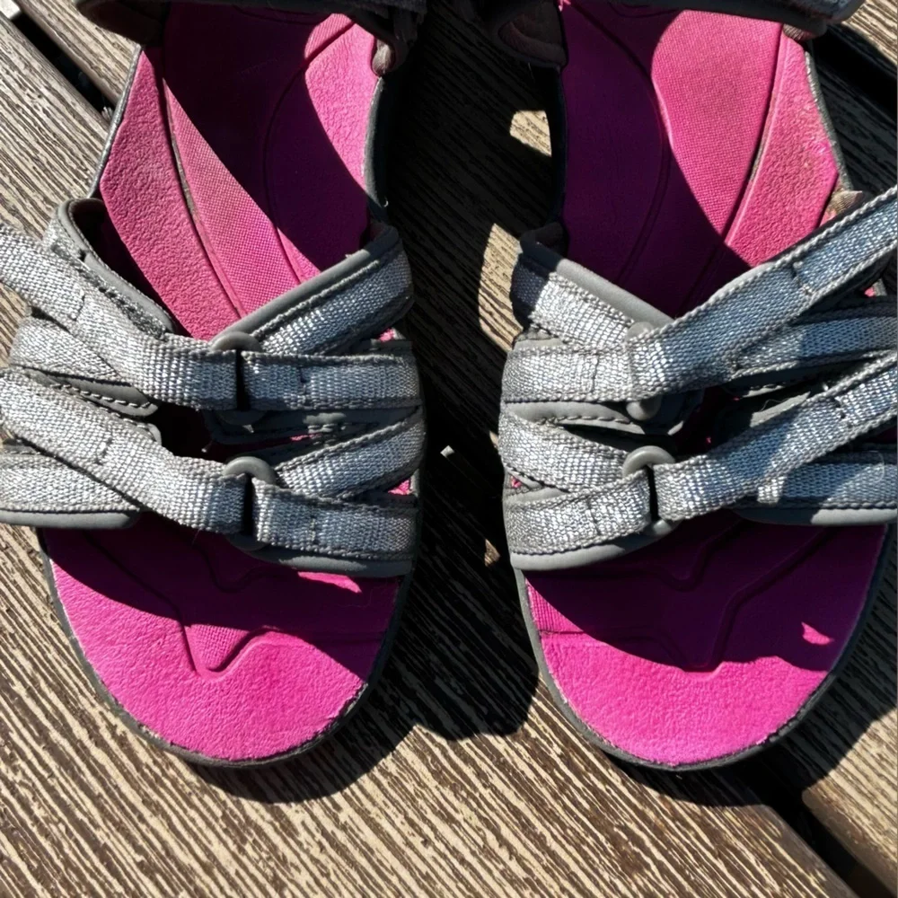 Teva Shockpad Tierra Kids' Glittery Gray Silver Pink Adjustable Sandals Size 2